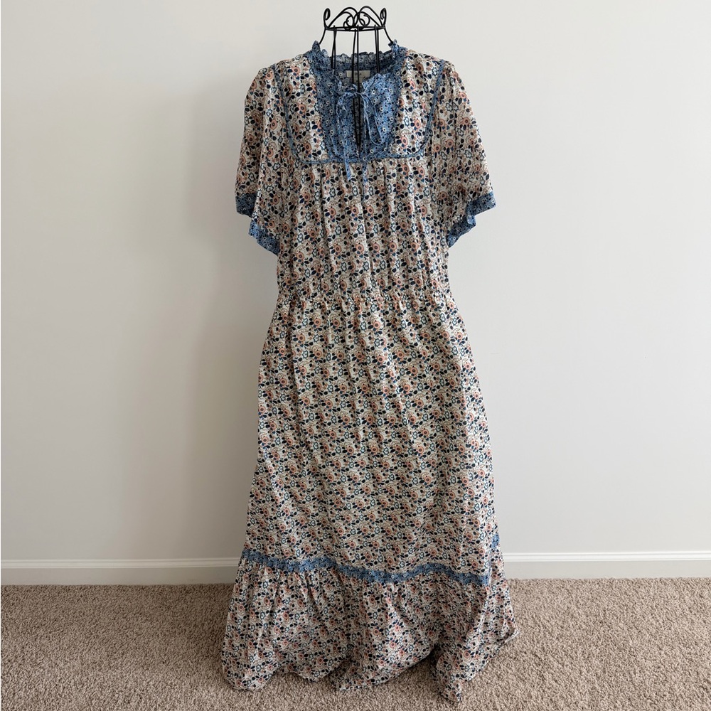 Chic Blue and White Floral Maxi Dress